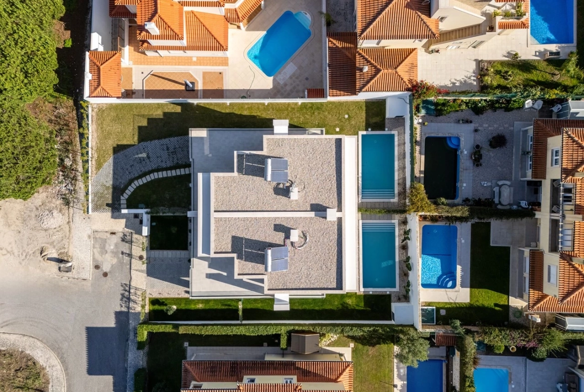 Moradia com piscina pronta a habitar junto à Lagoa de Óbidos