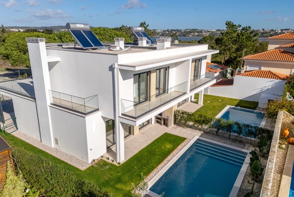 Moradia com piscina pronta a habitar junto à Lagoa de Óbidos