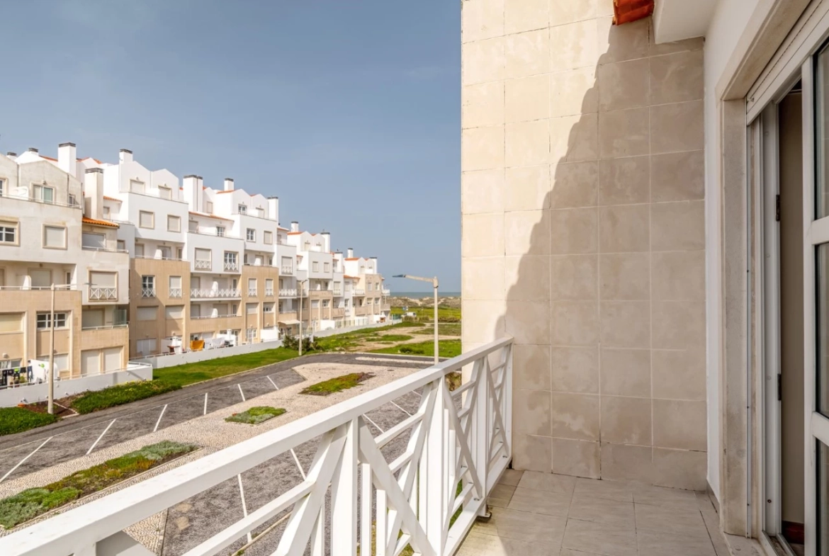 Apartamento a 400 metros da praia, com excelente exposição solar