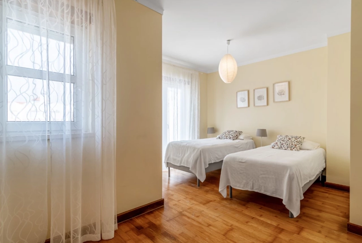 Apartamento a 400 metros da praia, com excelente exposição solar