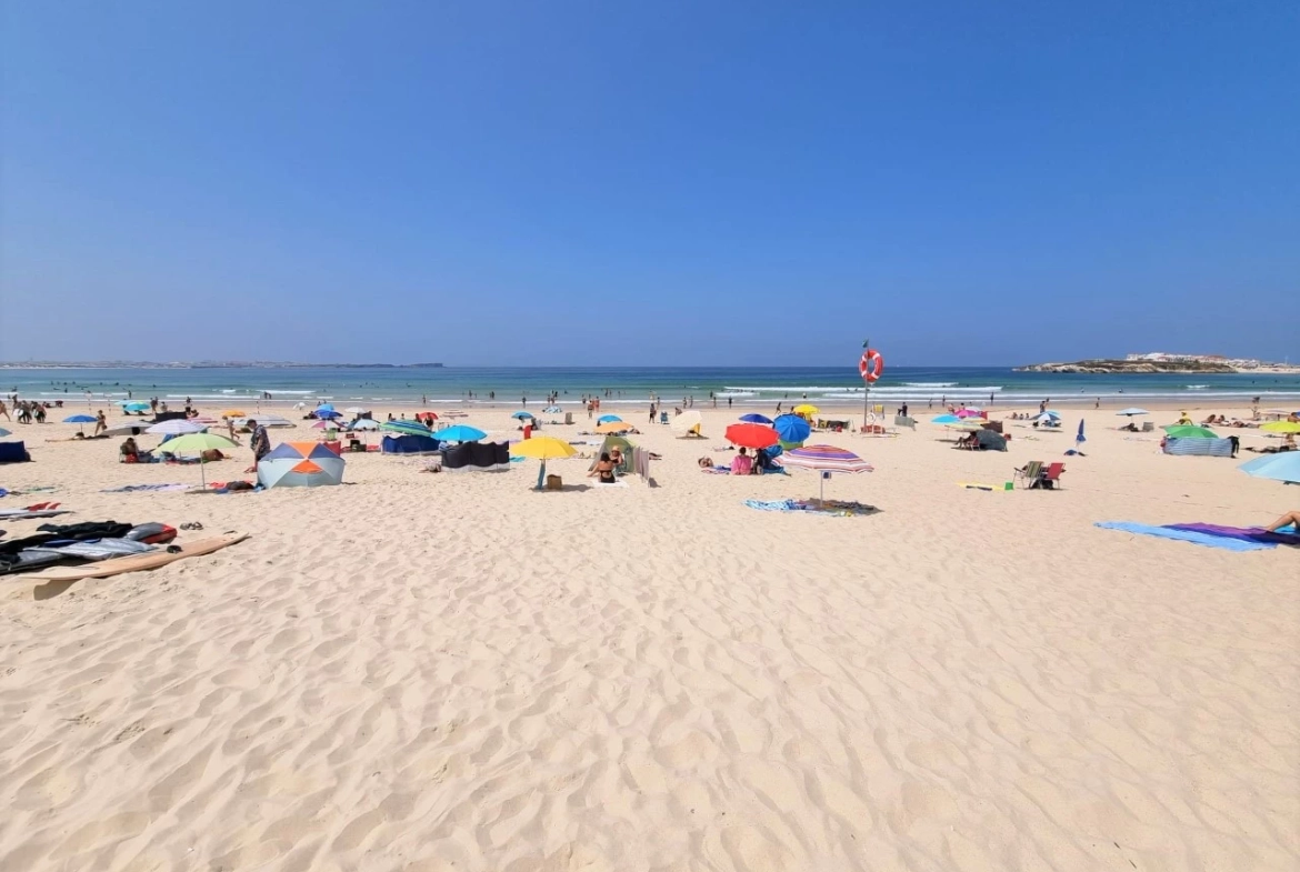 Apartamento a 400 metros da praia, com excelente exposição solar