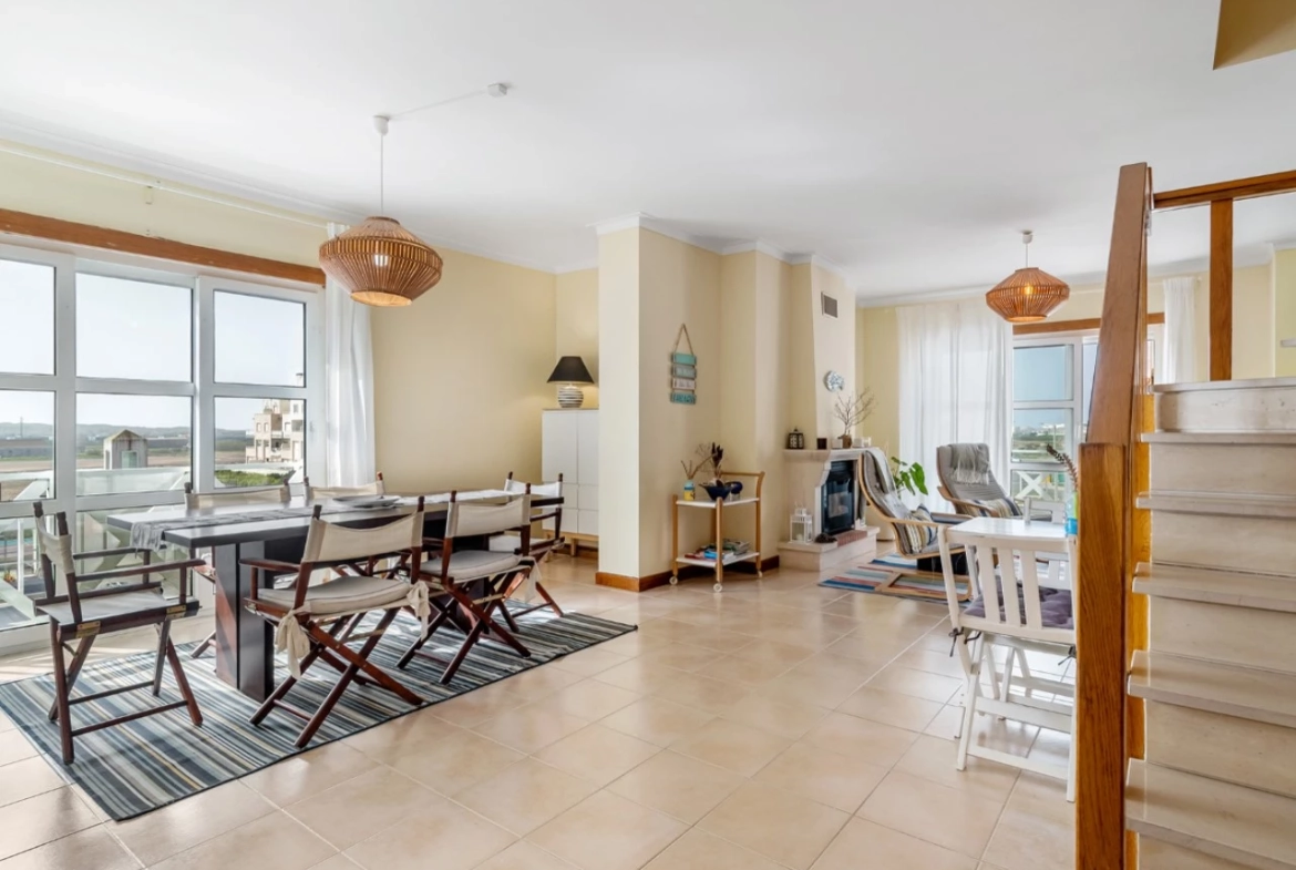 Apartamento a 400 metros da praia, com excelente exposição solar