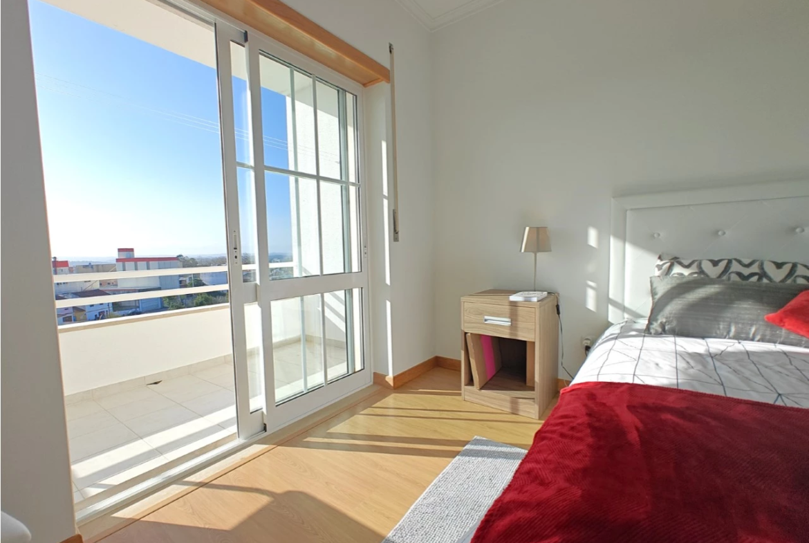 Apartamento T3 em Óbidos com vista desafogada