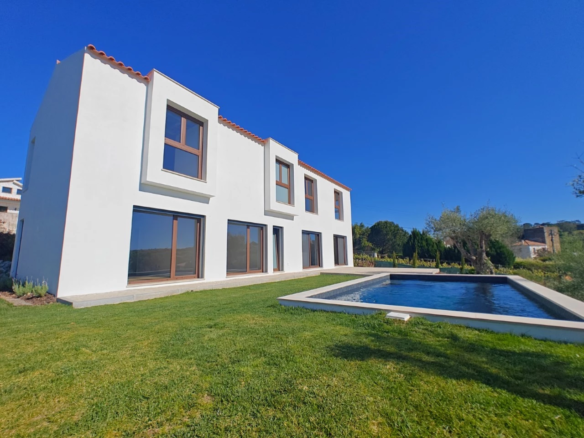 Moradia exclusiva com piscina em zona tranquila