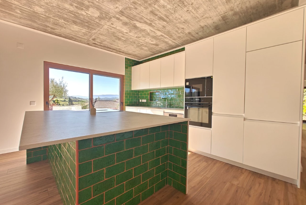 Moradia exclusiva com piscina em zona tranquila