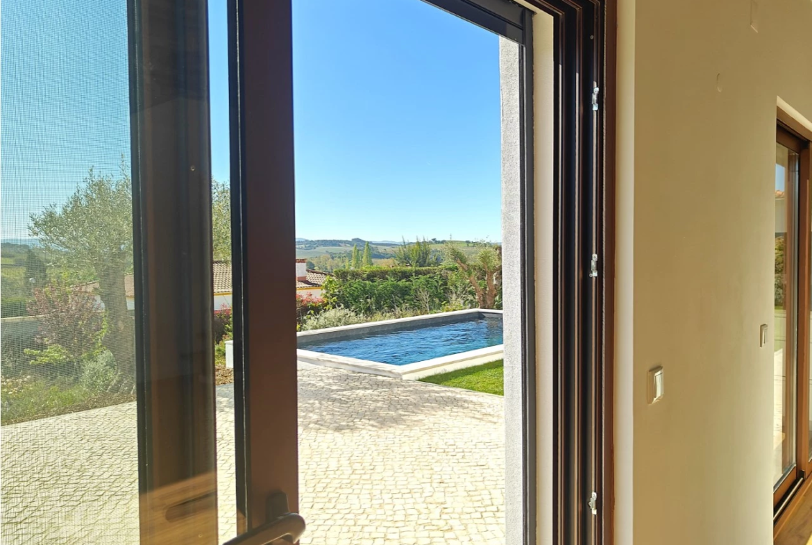 Moradia exclusiva com piscina em zona tranquila