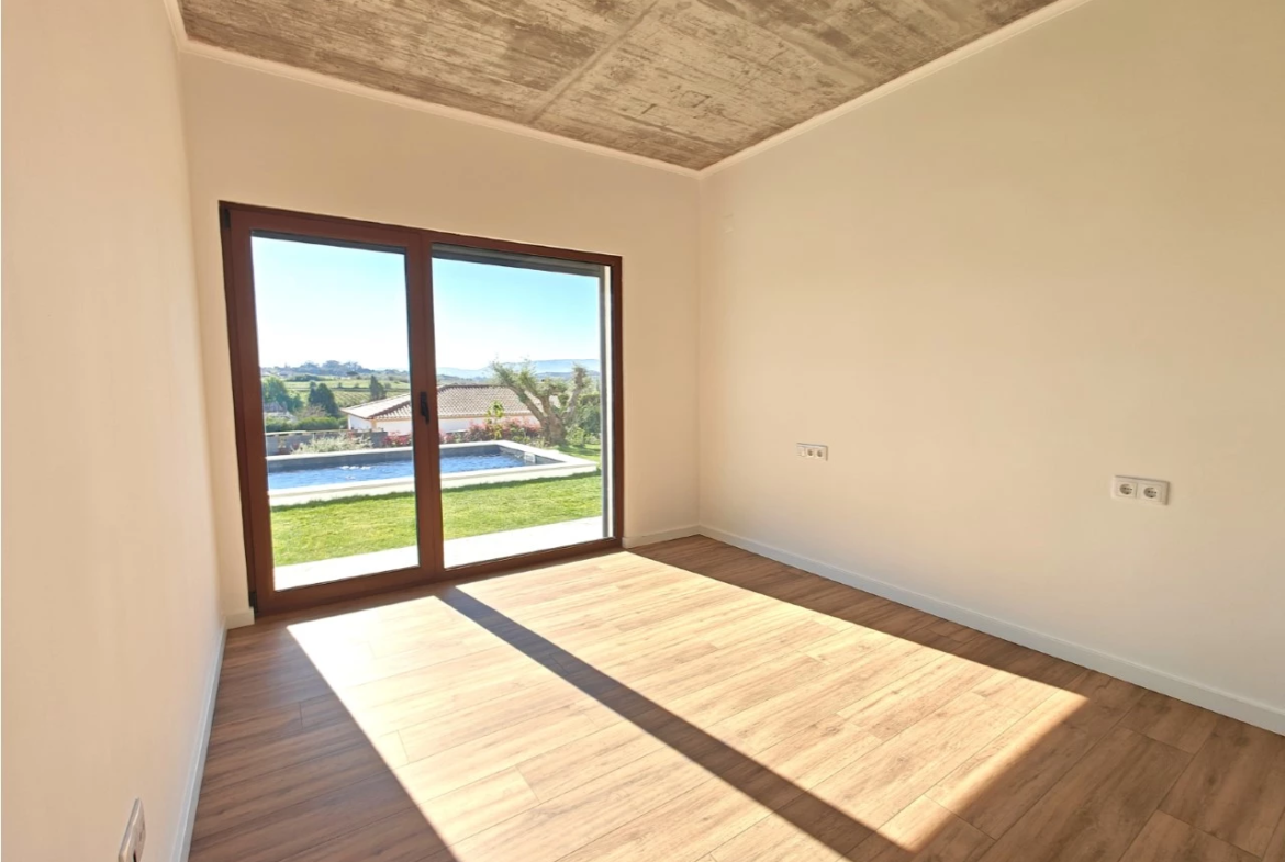 Moradia exclusiva com piscina em zona tranquila