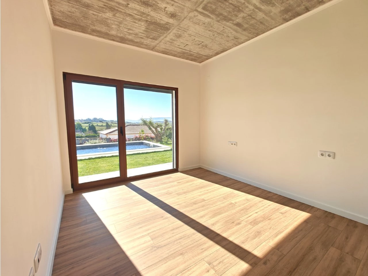 ID4d7cc601-0000-0500-0000-000018f31936.jpg Moradia exclusiva com piscina em zona tranquila