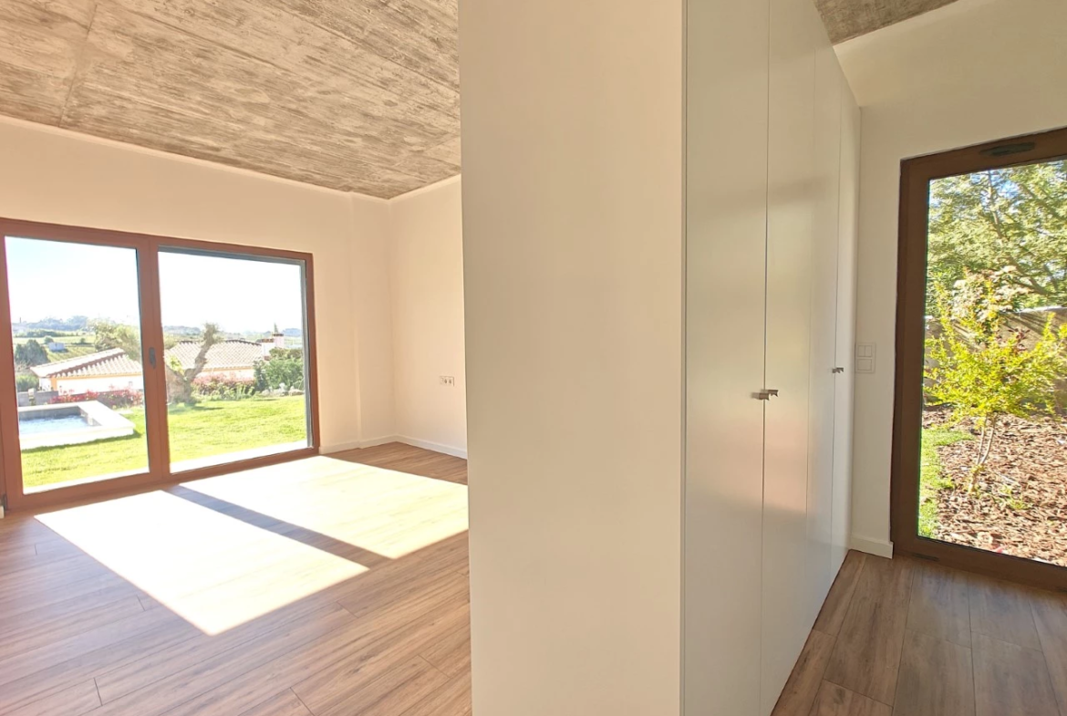 Moradia exclusiva com piscina em zona tranquila
