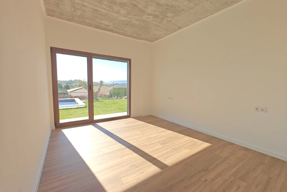 Moradia exclusiva com piscina em zona tranquila