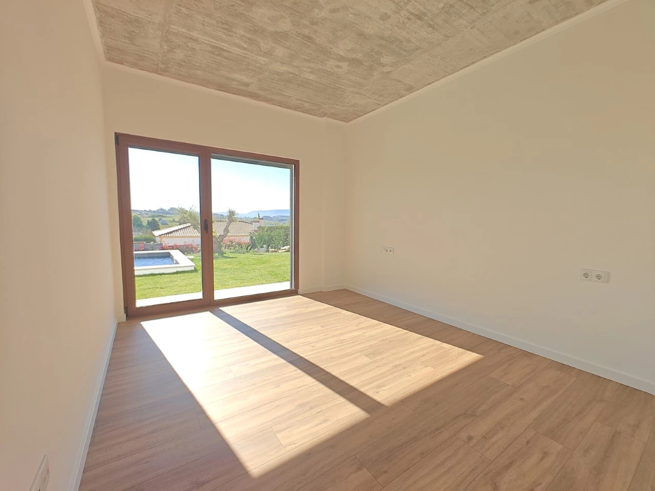 ID4d7cc601-0000-0500-0000-000018f31938.jpg Moradia exclusiva com piscina em zona tranquila