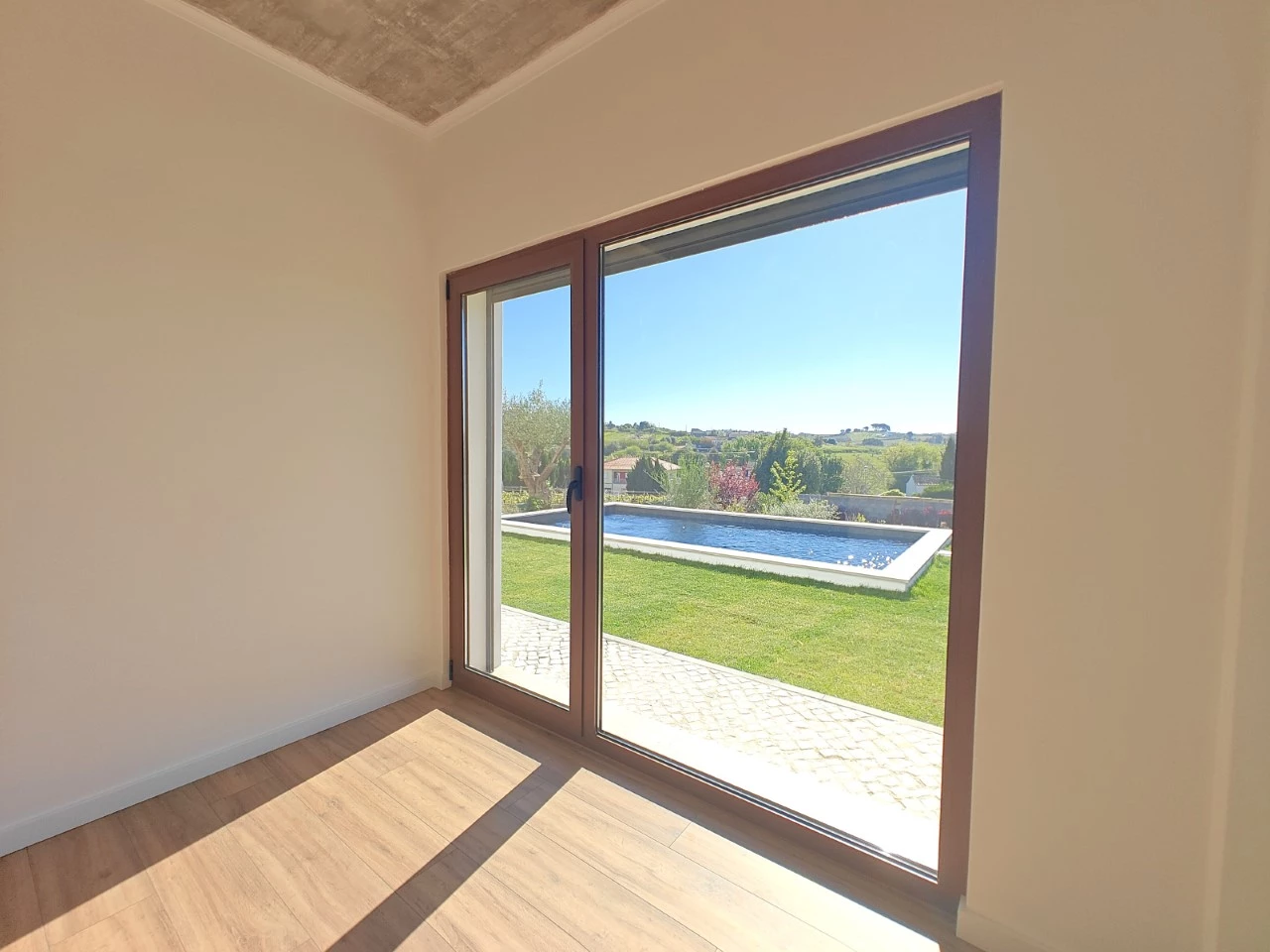 ID4d7cc601-0000-0500-0000-000018f31939.jpg Moradia exclusiva com piscina em zona tranquila
