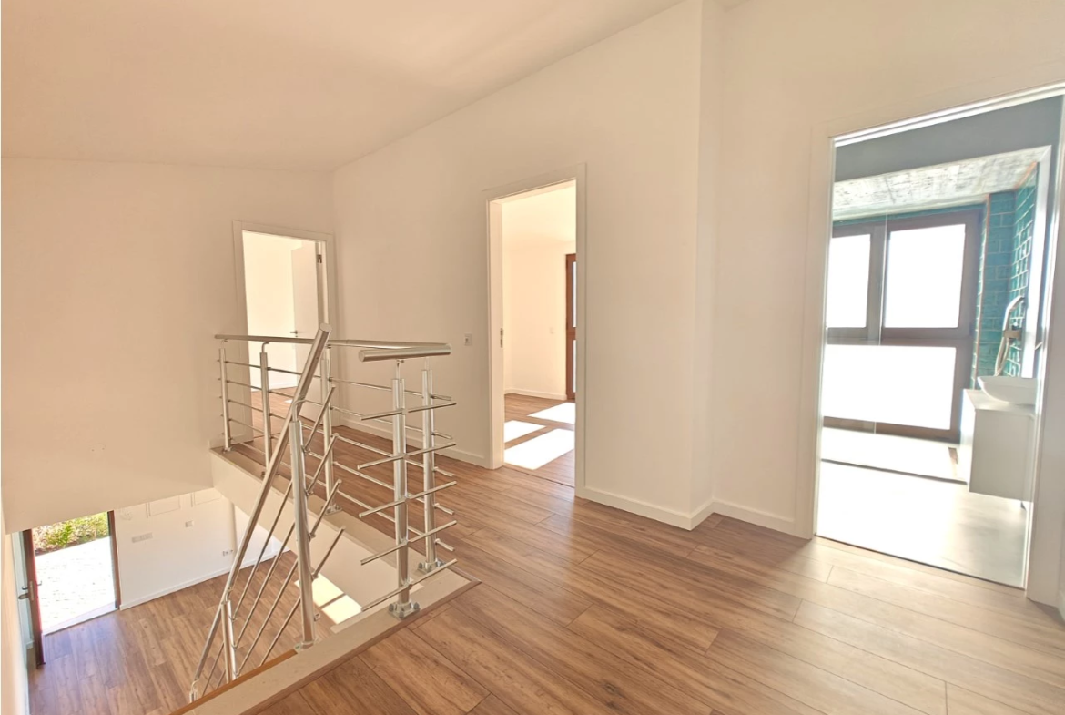 Moradia exclusiva com piscina em zona tranquila