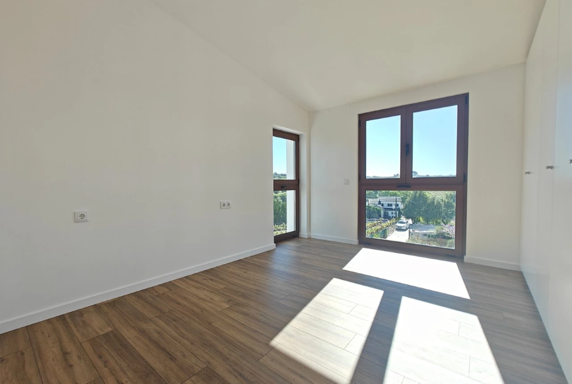Moradia exclusiva com piscina em zona tranquila