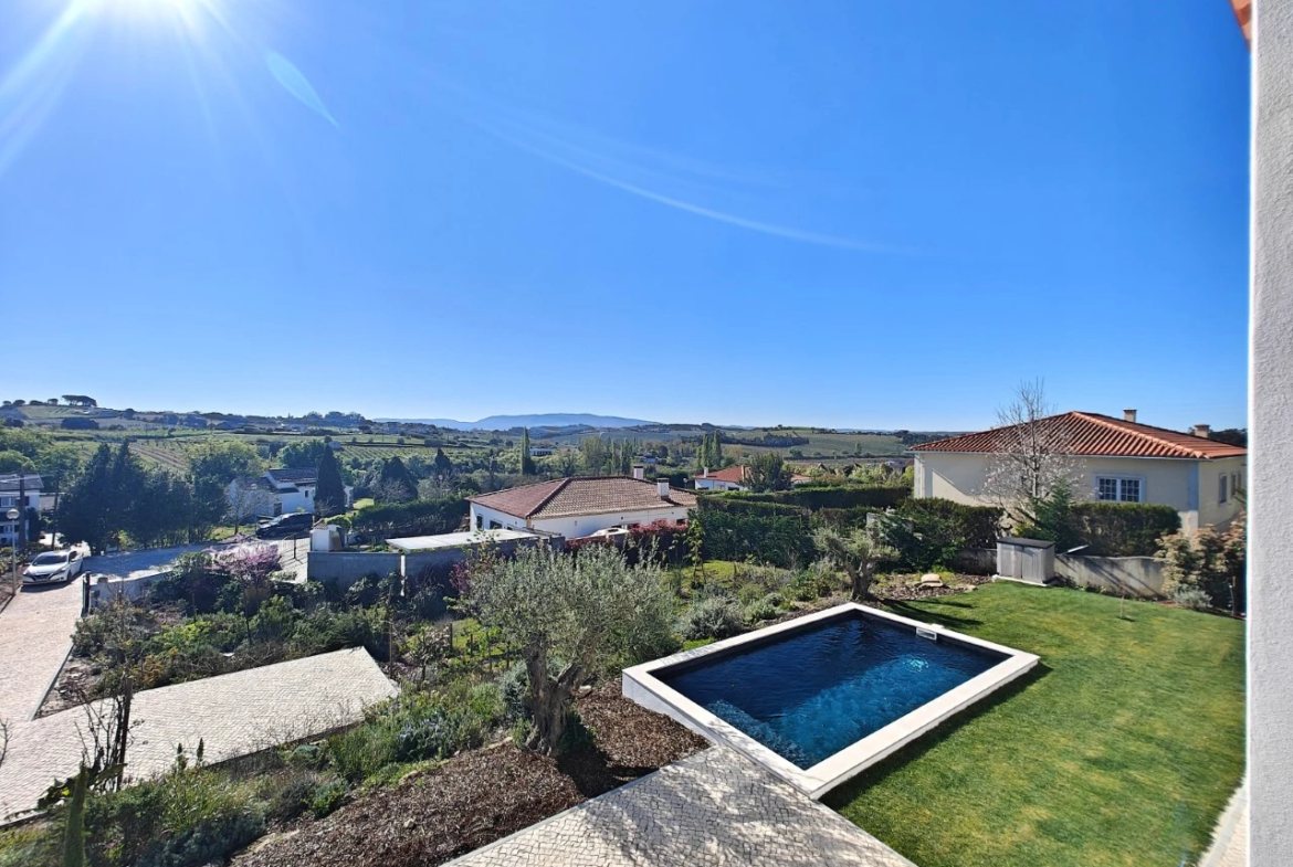 Moradia exclusiva com piscina em zona tranquila