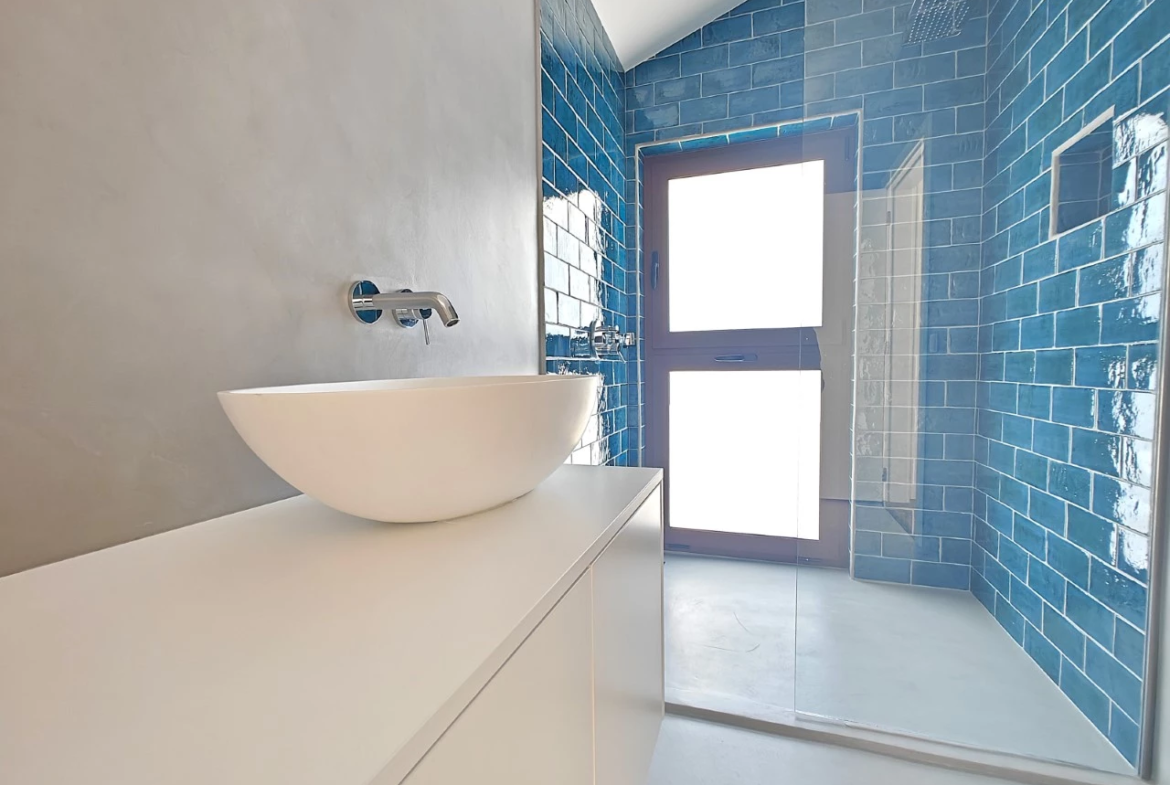 Moradia exclusiva com piscina em zona tranquila