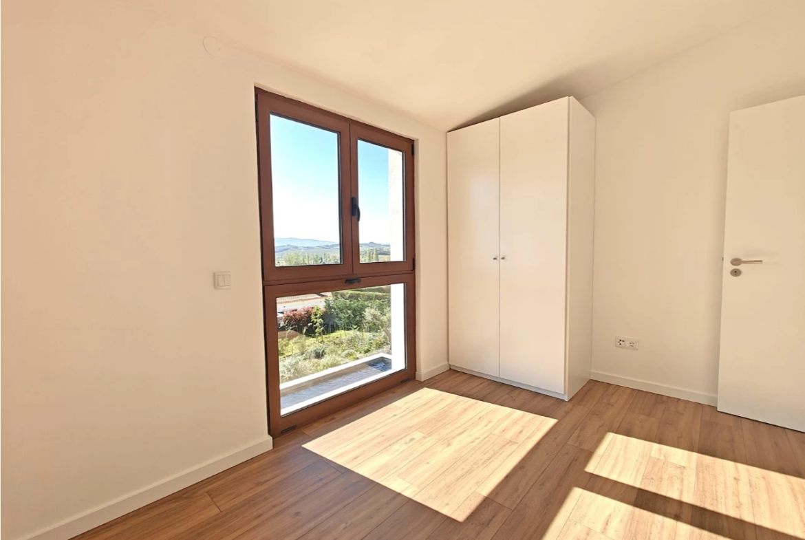 Moradia exclusiva com piscina em zona tranquila