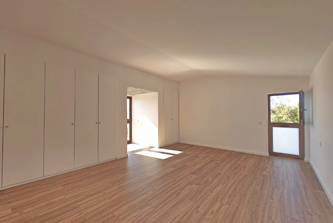Moradia exclusiva com piscina em zona tranquila