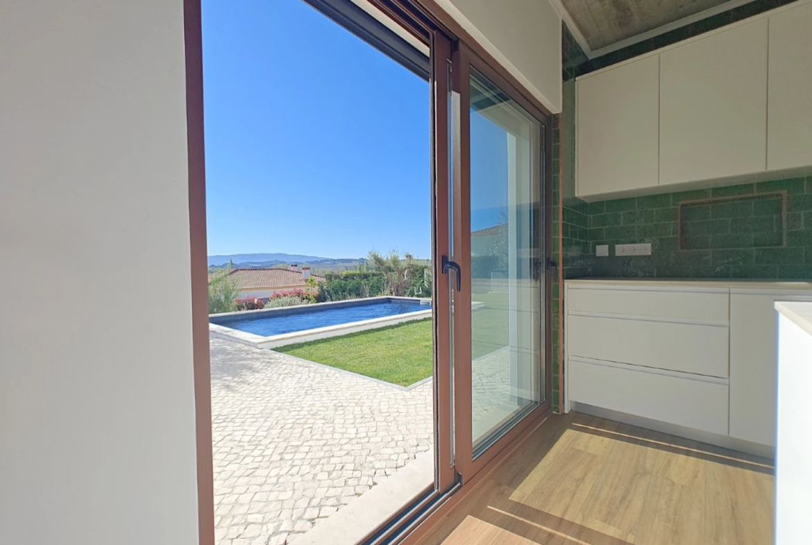 Moradia exclusiva com piscina em zona tranquila