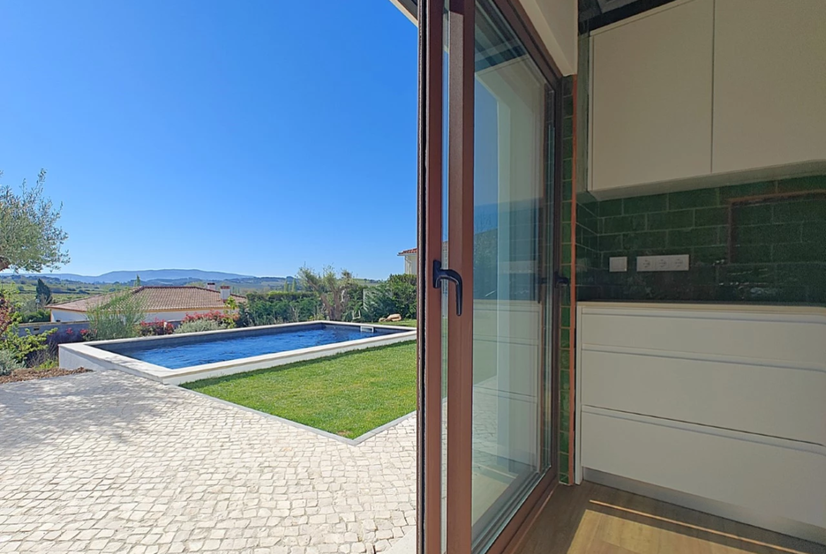 Moradia exclusiva com piscina em zona tranquila