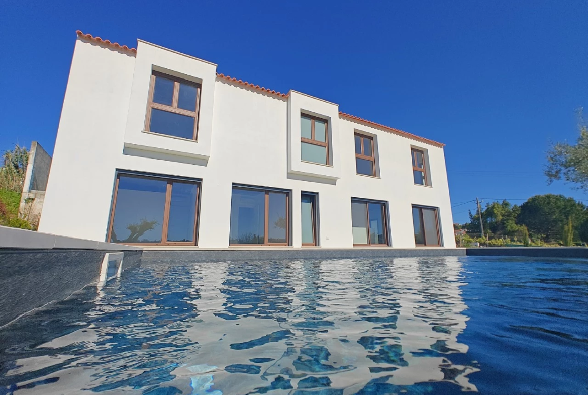 Moradia exclusiva com piscina em zona tranquila