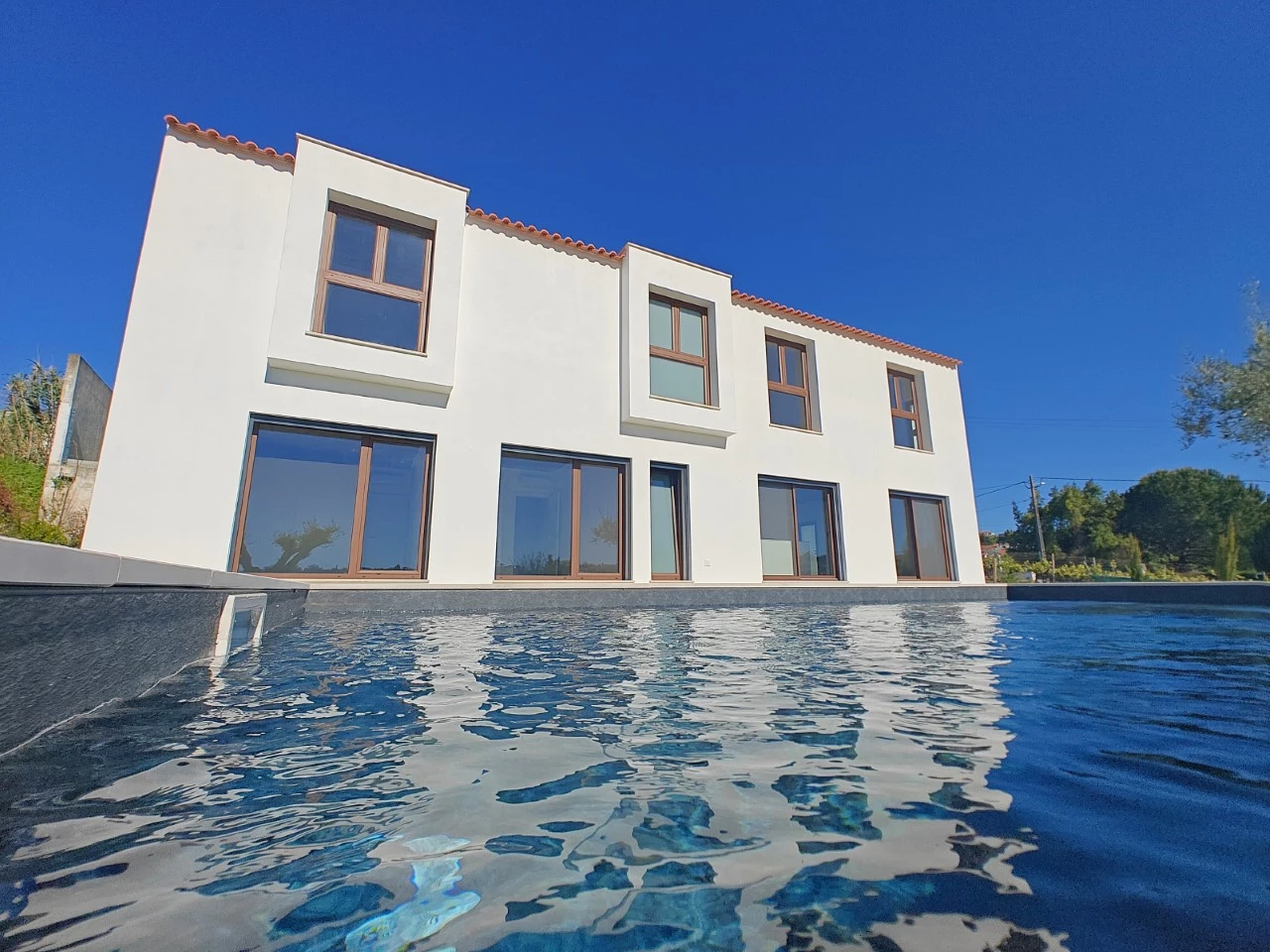 ID4d7cc601-0000-0500-0000-000018f31972.jpg Moradia exclusiva com piscina em zona tranquila