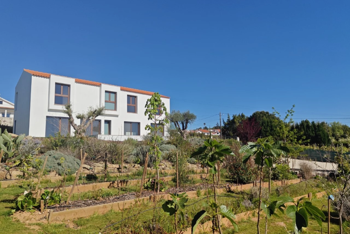 Moradia exclusiva com piscina em zona tranquila