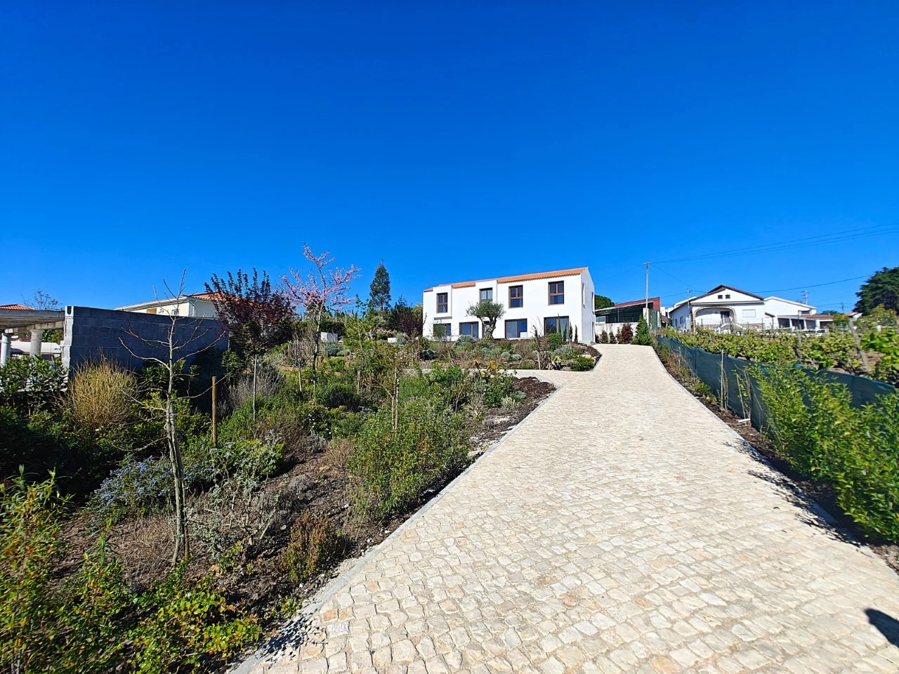 ID4d7cc601-0000-0500-0000-000018f3198b.jpg Moradia exclusiva com piscina em zona tranquila