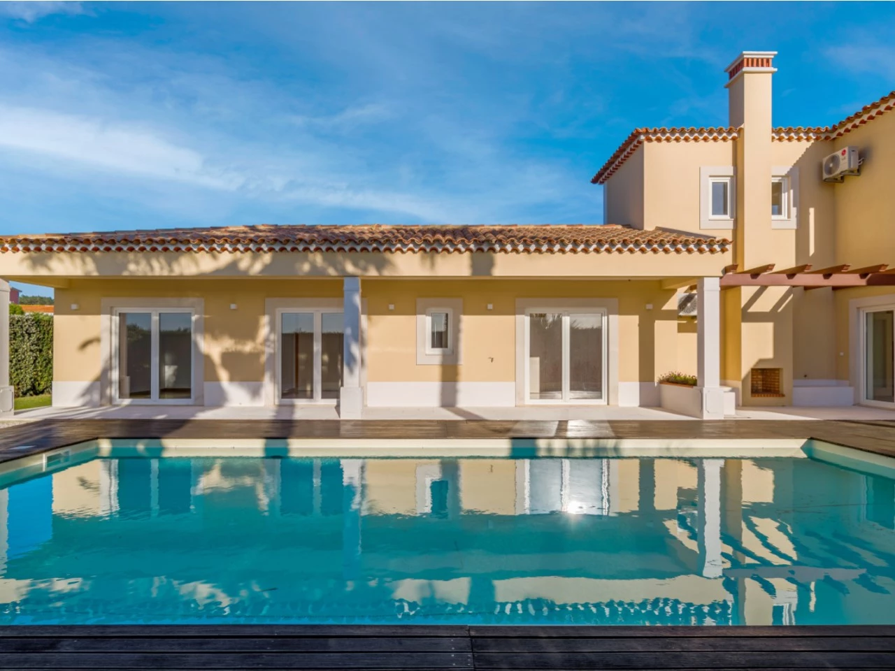 ID676aba01-0000-0500-0000-000018010419.jpg Moradia a 300m da praia com 4 quartos en-suite e vistas sobre o campo de golf e mar