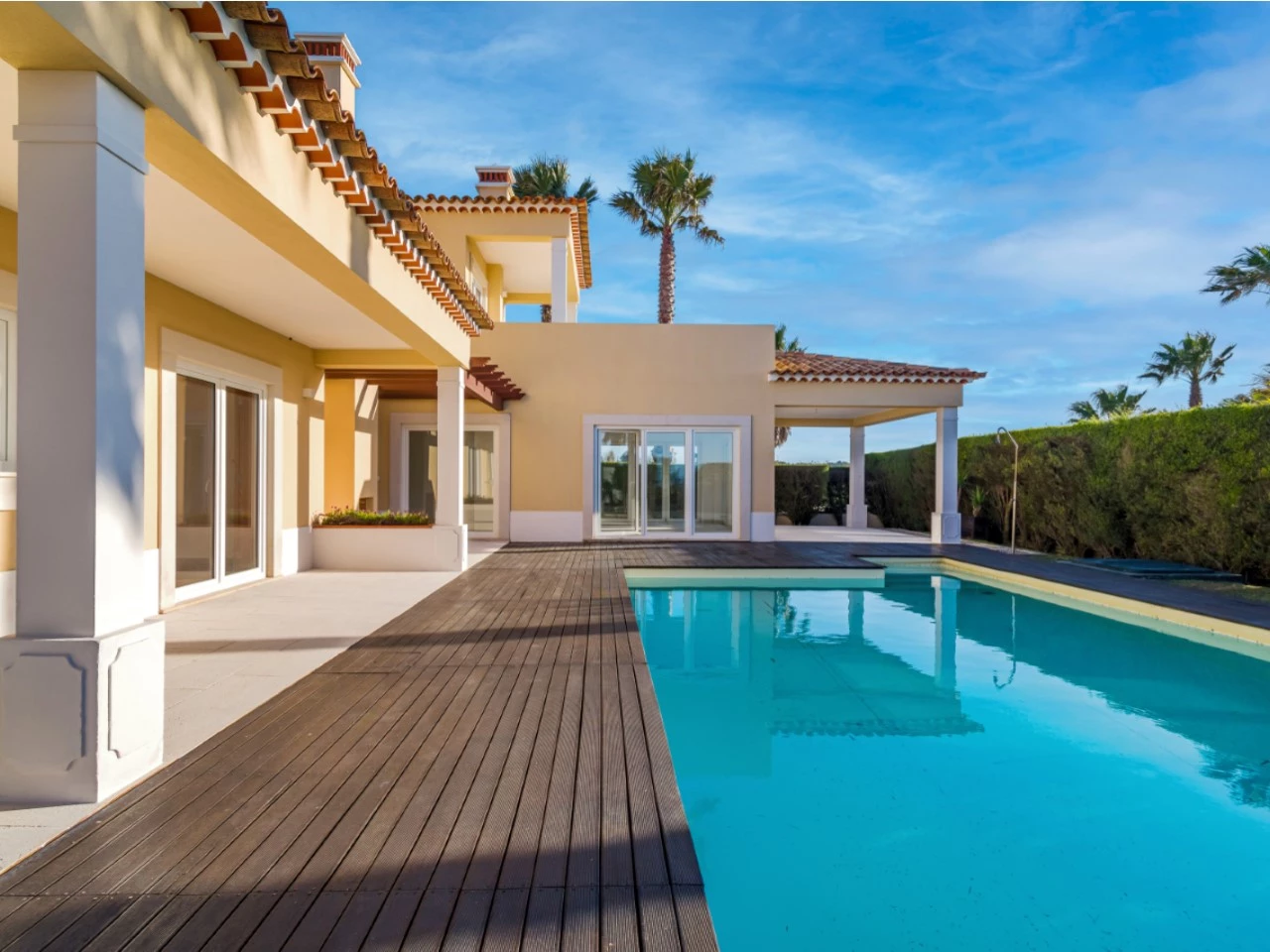 ID676aba01-0000-0500-0000-00001801041f.jpg Moradia a 300m da praia com 4 quartos en-suite e vistas sobre o campo de golf e mar