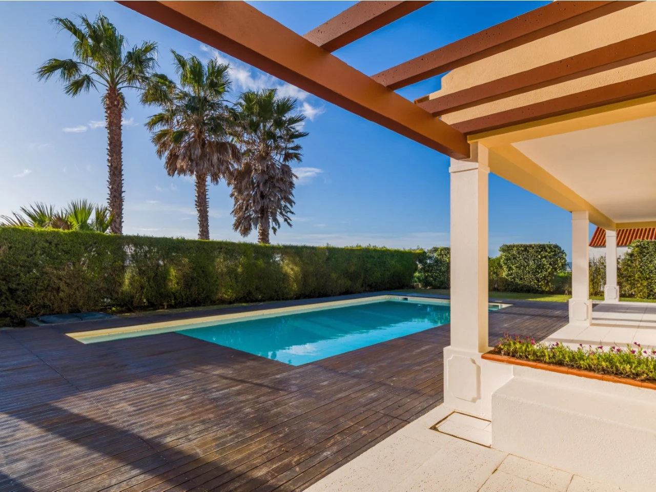 ID676aba01-0000-0500-0000-000018010421.jpg Moradia a 300m da praia com 4 quartos en-suite e vistas sobre o campo de golf e mar