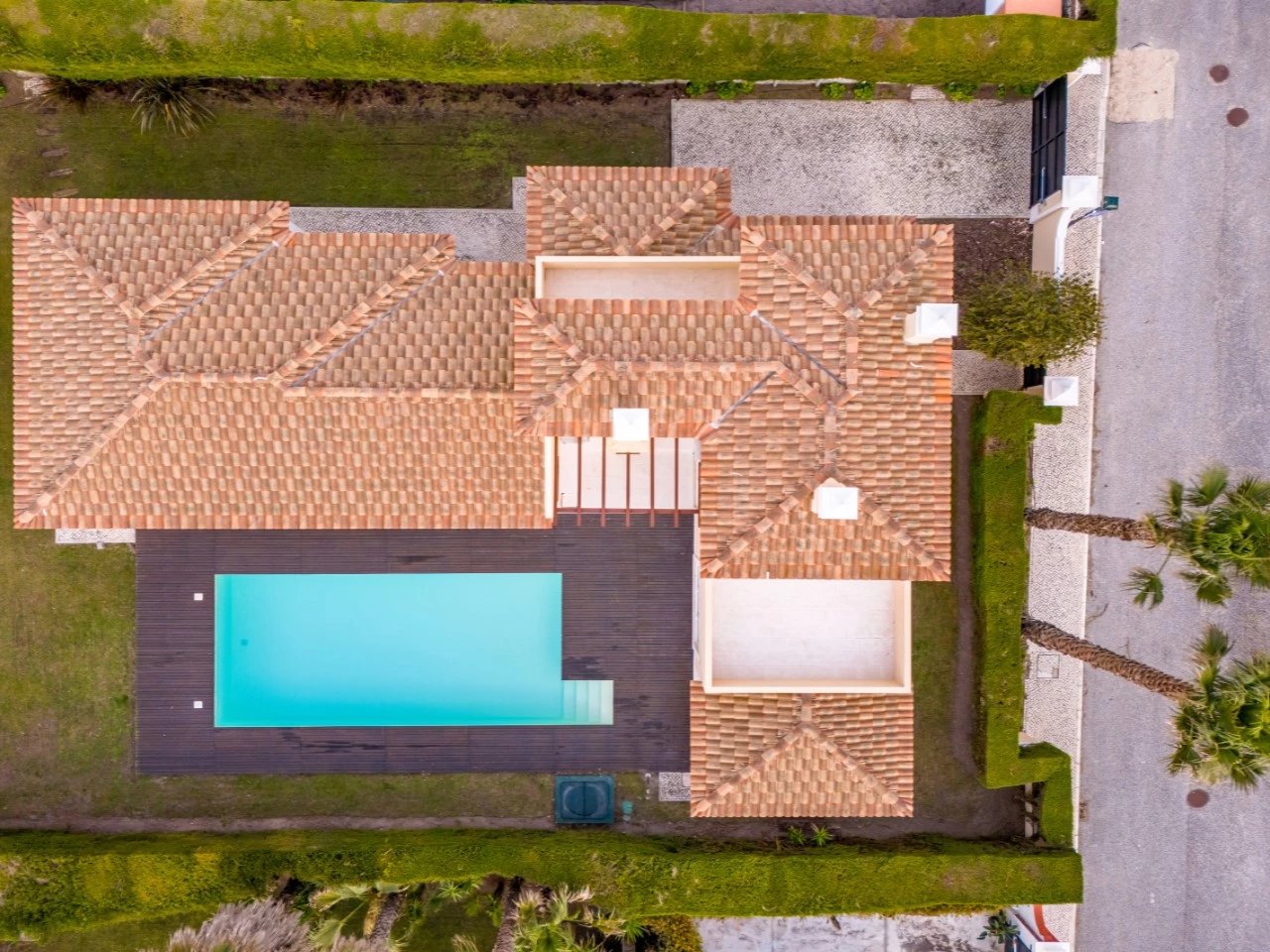 ID676aba01-0000-0500-0000-000018010424.jpg Moradia a 300m da praia com 4 quartos en-suite e vistas sobre o campo de golf e mar