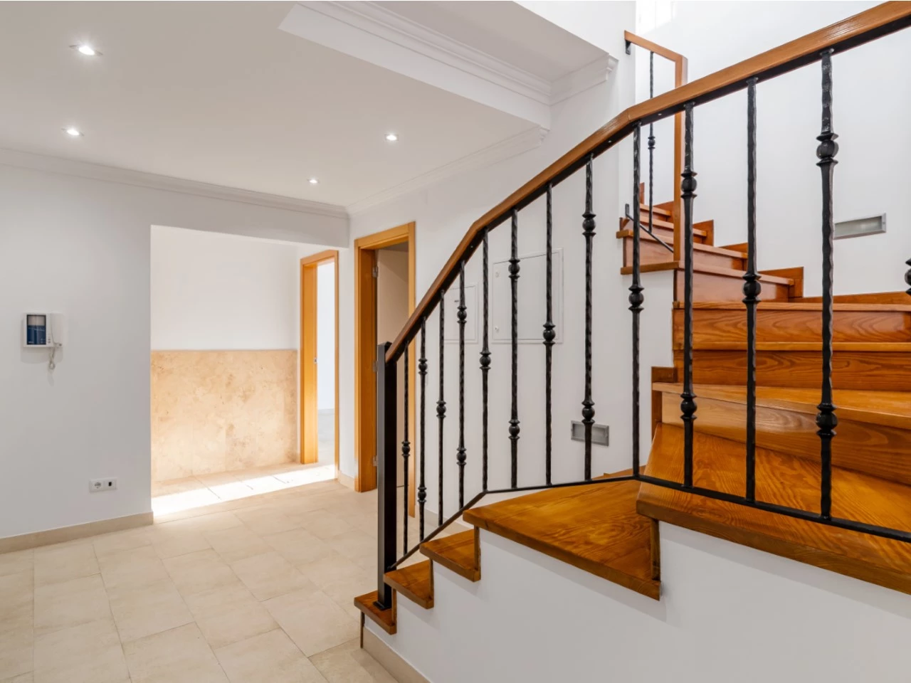 ID676aba01-0000-0500-0000-000018010427.jpg Moradia a 300m da praia com 4 quartos en-suite e vistas sobre o campo de golf e mar
