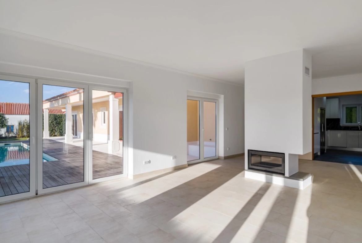 Moradia a 300m da praia com 4 quartos en-suite e vistas sobre o campo de golf e mar