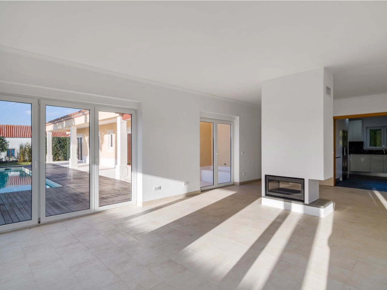 ID676aba01-0000-0500-0000-000018010429.jpg Moradia a 300m da praia com 4 quartos en-suite e vistas sobre o campo de golf e mar