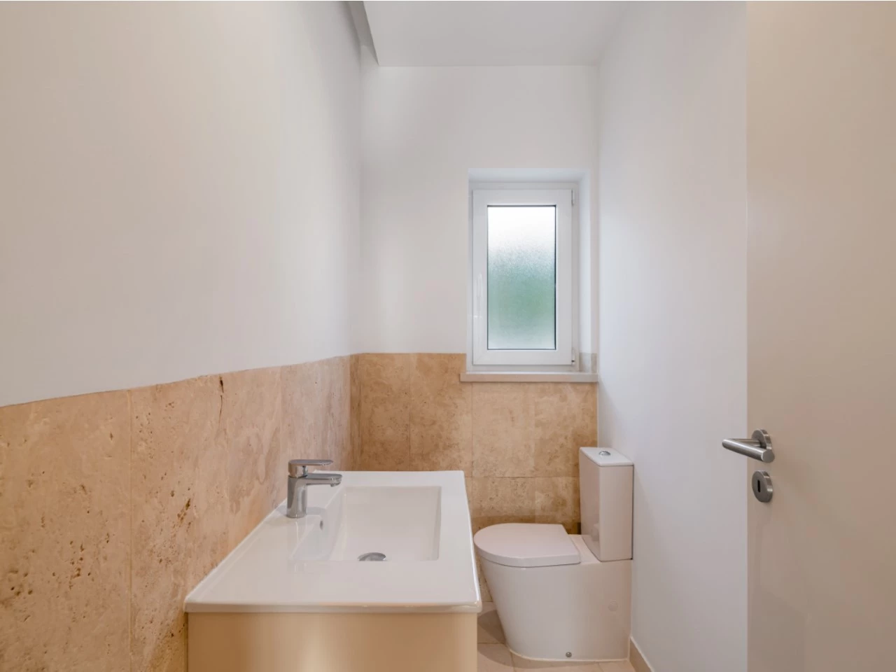 ID676aba01-0000-0500-0000-00001801042b.jpg Moradia a 300m da praia com 4 quartos en-suite e vistas sobre o campo de golf e mar