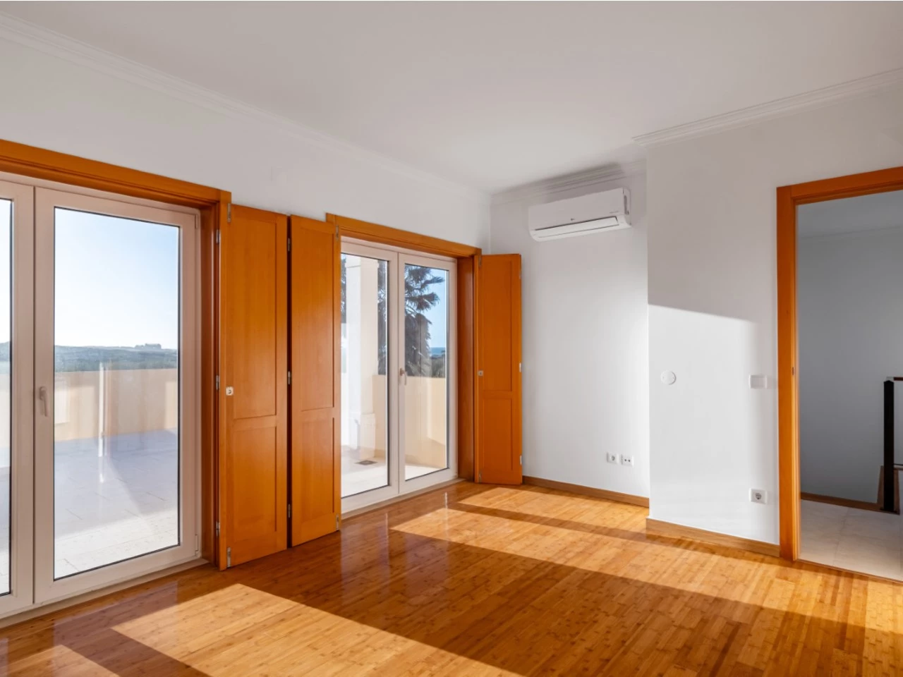 ID676aba01-0000-0500-0000-00001801042d.jpg Moradia a 300m da praia com 4 quartos en-suite e vistas sobre o campo de golf e mar