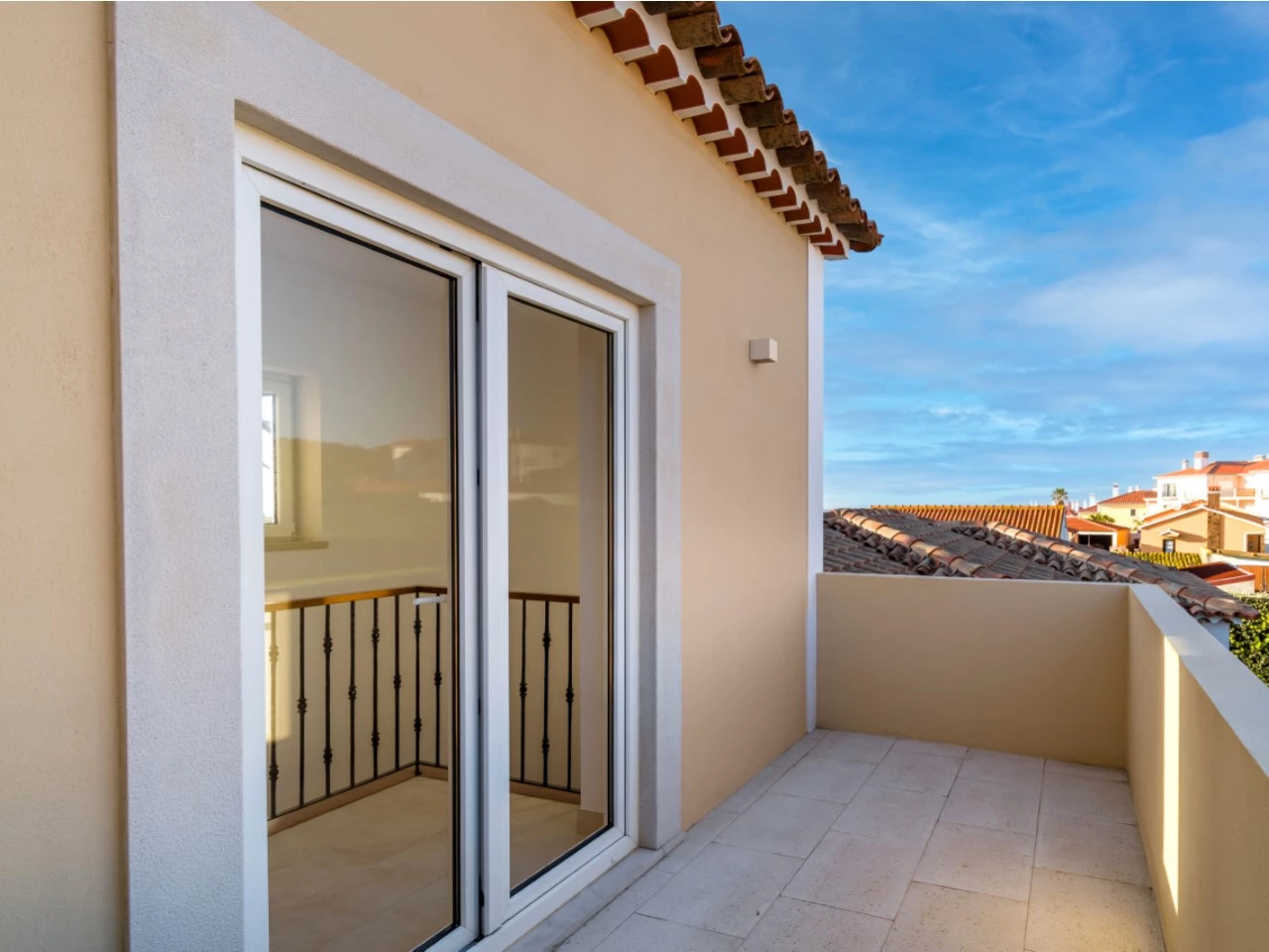 ID676aba01-0000-0500-0000-00001801042e.jpg Moradia a 300m da praia com 4 quartos en-suite e vistas sobre o campo de golf e mar