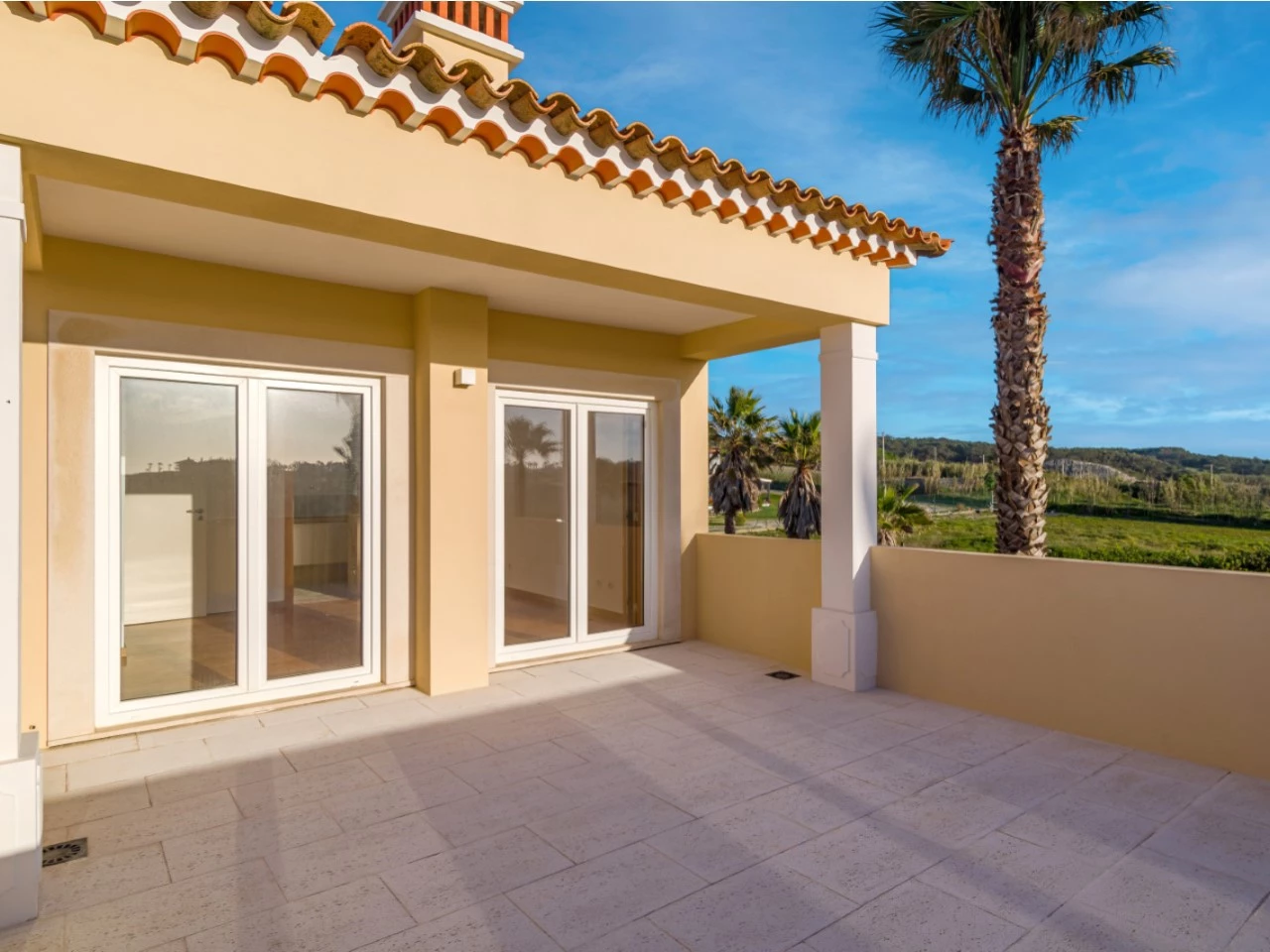 ID676aba01-0000-0500-0000-000018010432.jpg Moradia a 300m da praia com 4 quartos en-suite e vistas sobre o campo de golf e mar