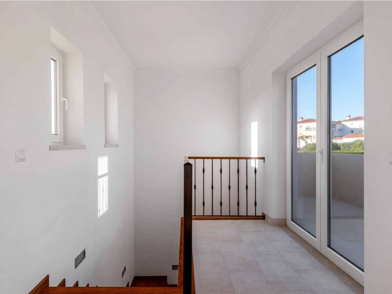 ID676aba01-0000-0500-0000-000018010434.jpg Moradia a 300m da praia com 4 quartos en-suite e vistas sobre o campo de golf e mar