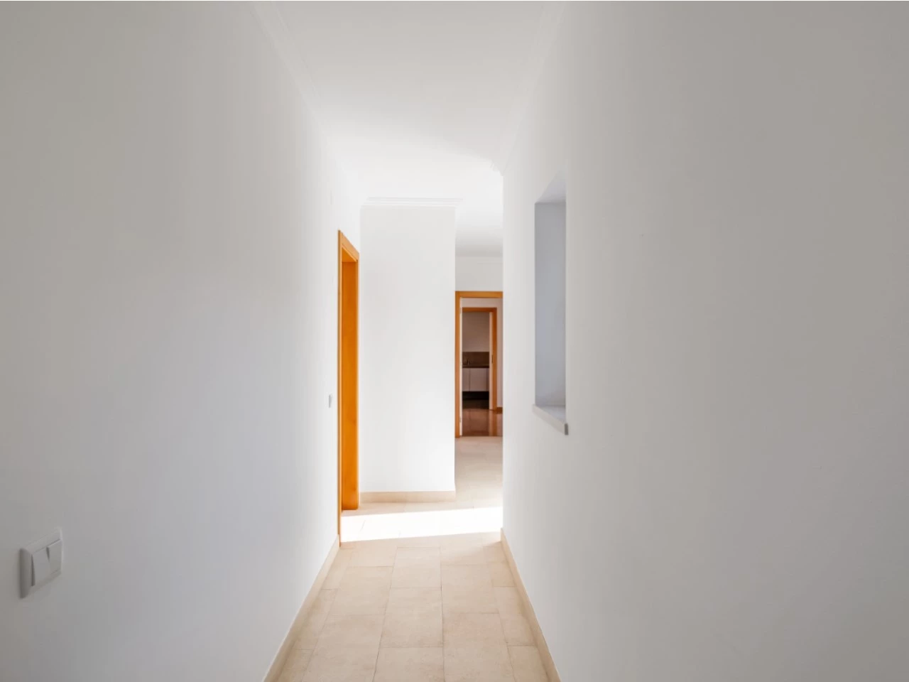 ID676aba01-0000-0500-0000-000018010435.jpg Moradia a 300m da praia com 4 quartos en-suite e vistas sobre o campo de golf e mar