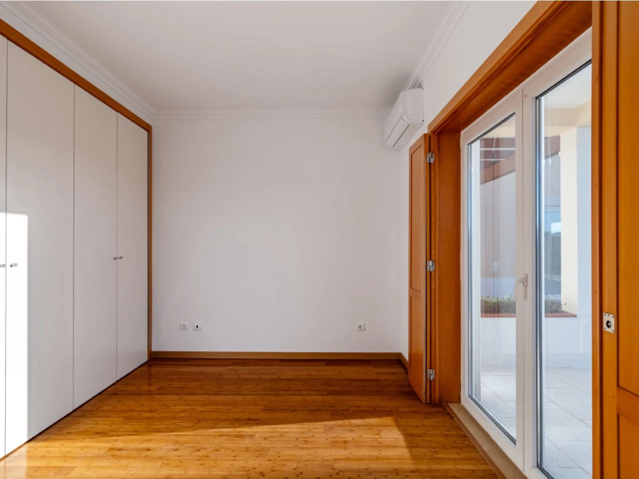 ID676aba01-0000-0500-0000-000018010437.jpg Moradia a 300m da praia com 4 quartos en-suite e vistas sobre o campo de golf e mar