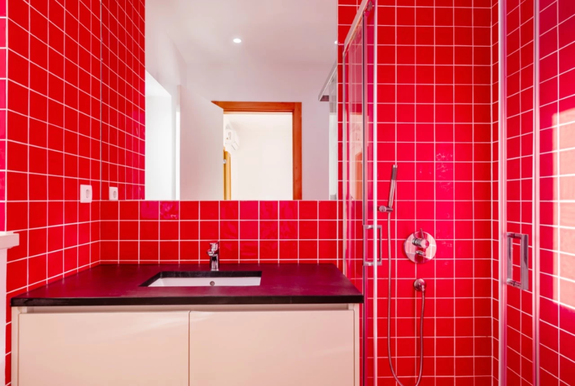 Moradia a 300m da praia com 4 quartos en-suite e vistas sobre o campo de golf e mar