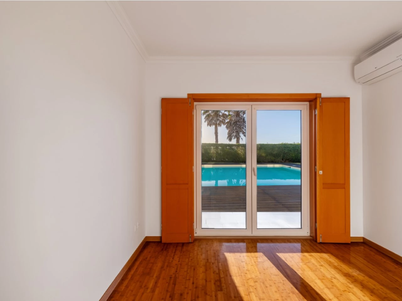 ID676aba01-0000-0500-0000-00001801043a.jpg Moradia a 300m da praia com 4 quartos en-suite e vistas sobre o campo de golf e mar