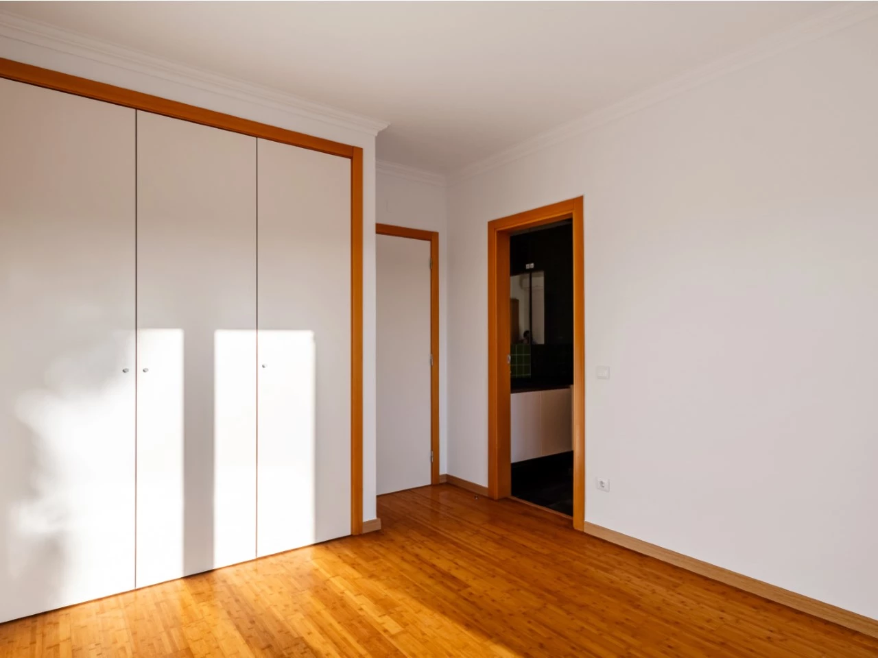 ID676aba01-0000-0500-0000-00001801043b.jpg Moradia a 300m da praia com 4 quartos en-suite e vistas sobre o campo de golf e mar