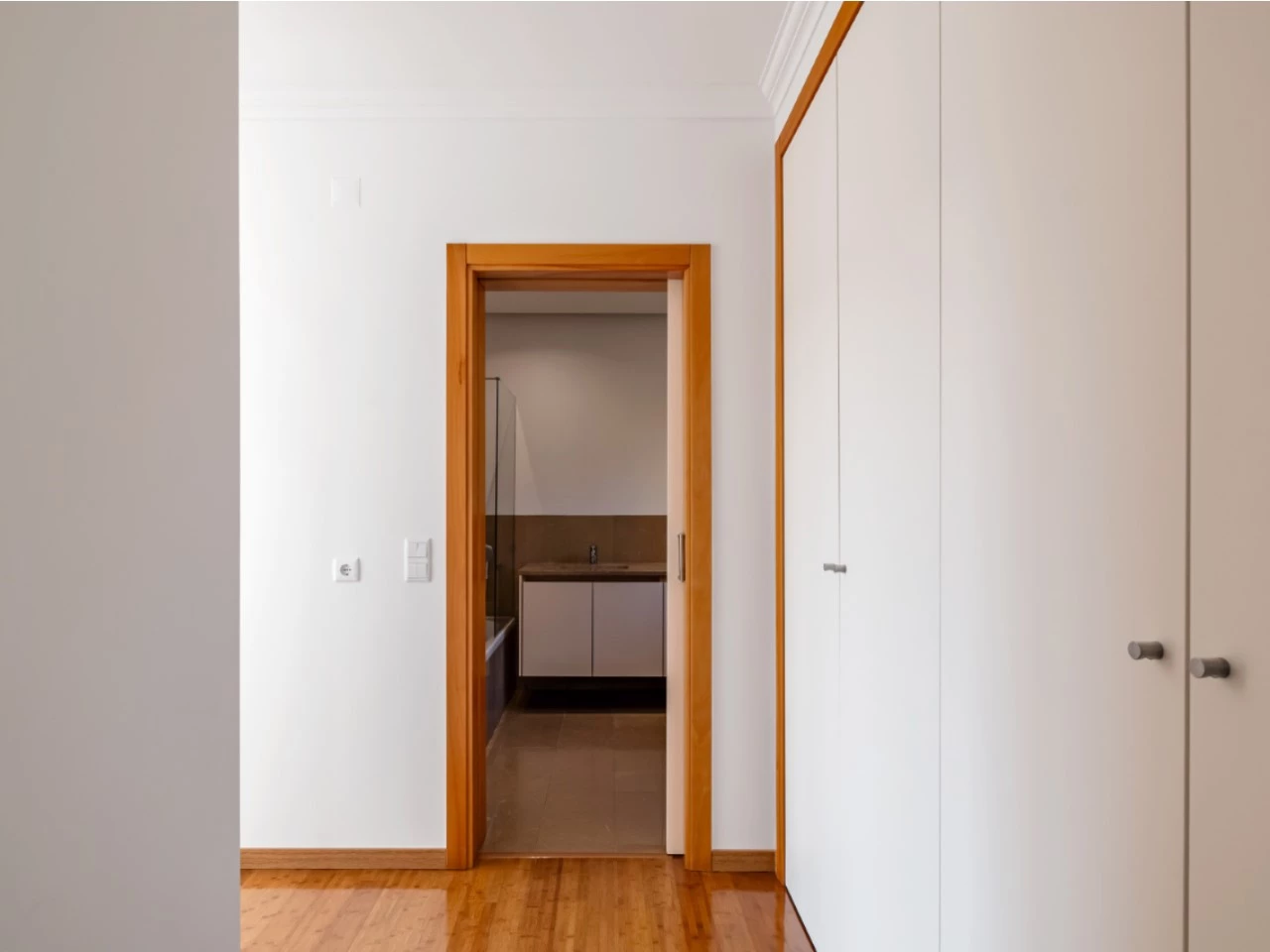 ID676aba01-0000-0500-0000-00001801043d.jpg Moradia a 300m da praia com 4 quartos en-suite e vistas sobre o campo de golf e mar