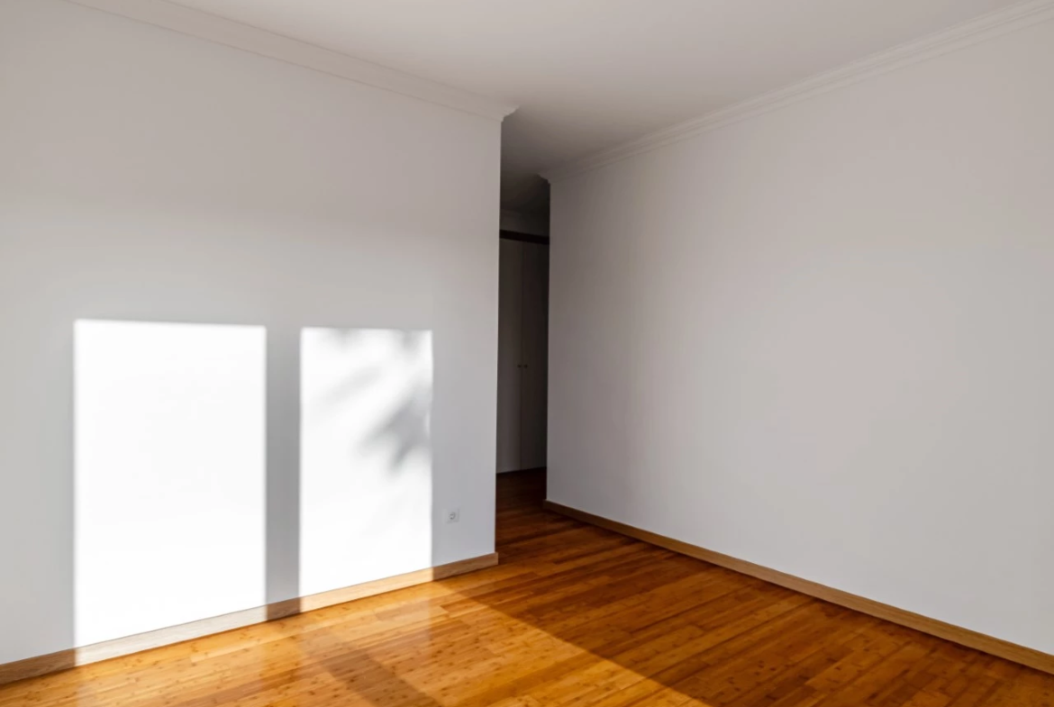 Moradia a 300m da praia com 4 quartos en-suite e vistas sobre o campo de golf e mar