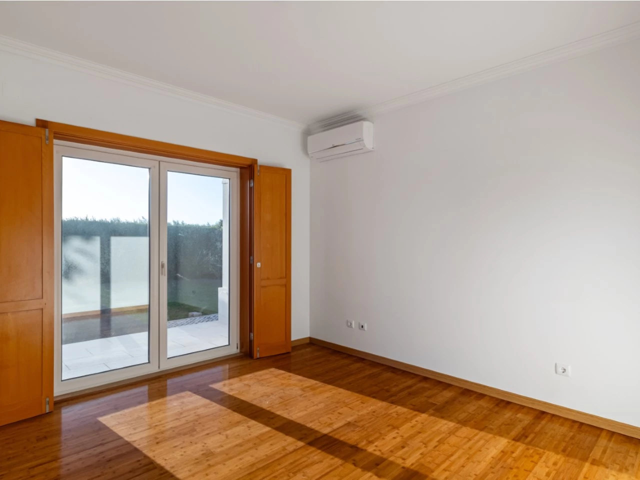 ID676aba01-0000-0500-0000-000018010442.jpg Moradia a 300m da praia com 4 quartos en-suite e vistas sobre o campo de golf e mar