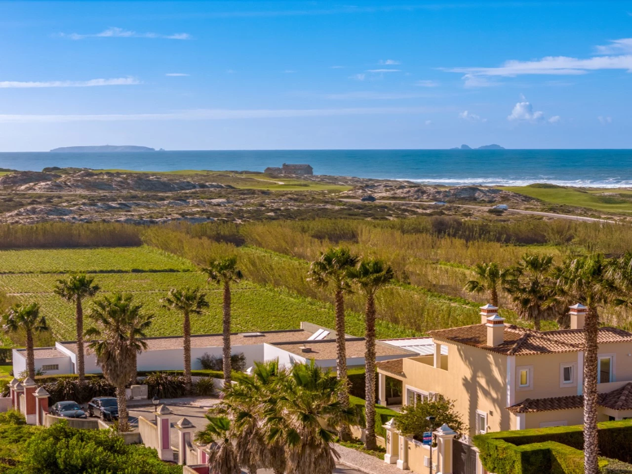 ID676aba01-0000-0500-0000-000018010445.jpg Moradia a 300m da praia com 4 quartos en-suite e vistas sobre o campo de golf e mar