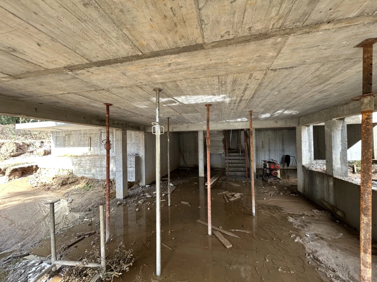 ID8a829901-0000-0500-0000-000018545474.jpg Bela moradia com piscina perto da praia.